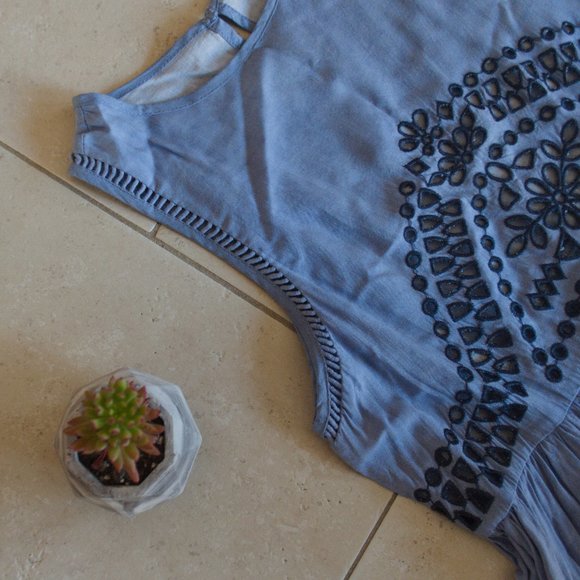 Xhilaration Tops - EUC Xhilaration Flowy Tank Top